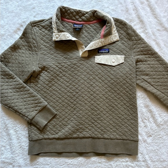 Patagonia Jackets & Blazers - Patagonia Olive Green Quilted Zip-Up Pullover with Cream Trim
